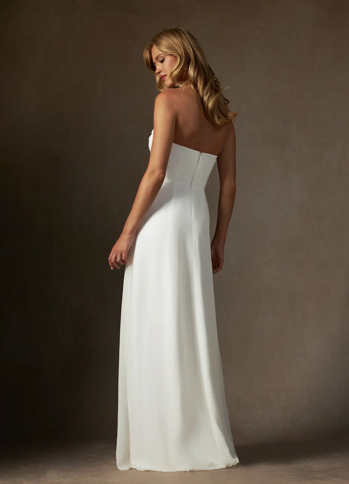 Elegant Strapless A-Line Strapless Chiffon Wedding Dress Satin Fabric High Slit Detachable Lace Gloves Minimalist Silhouette