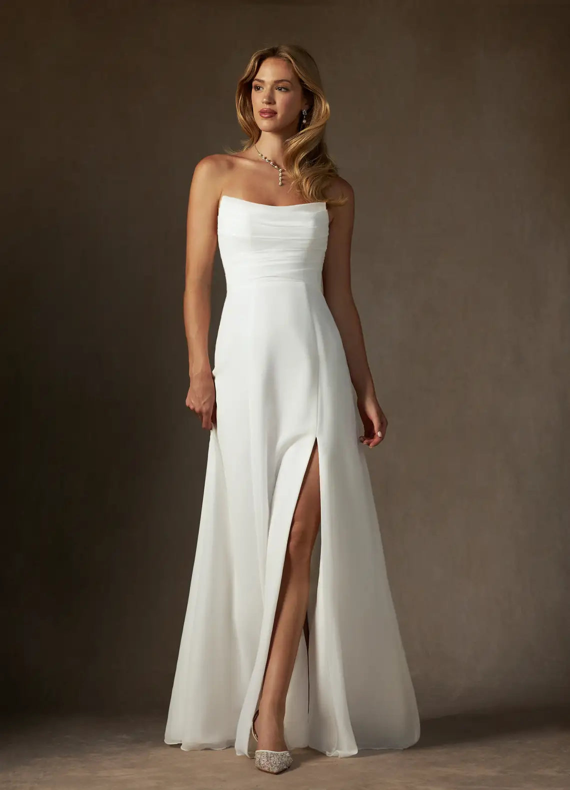 Elegant Strapless A-Line Strapless Chiffon Wedding Dress Satin Fabric High Slit Detachable Lace Gloves Minimalist Silhouette