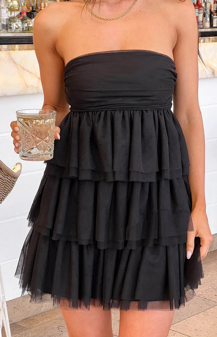 Elegant Strapless Black Tulle Tiered Homecoming Dress Flattering Silhouette for Party Nights