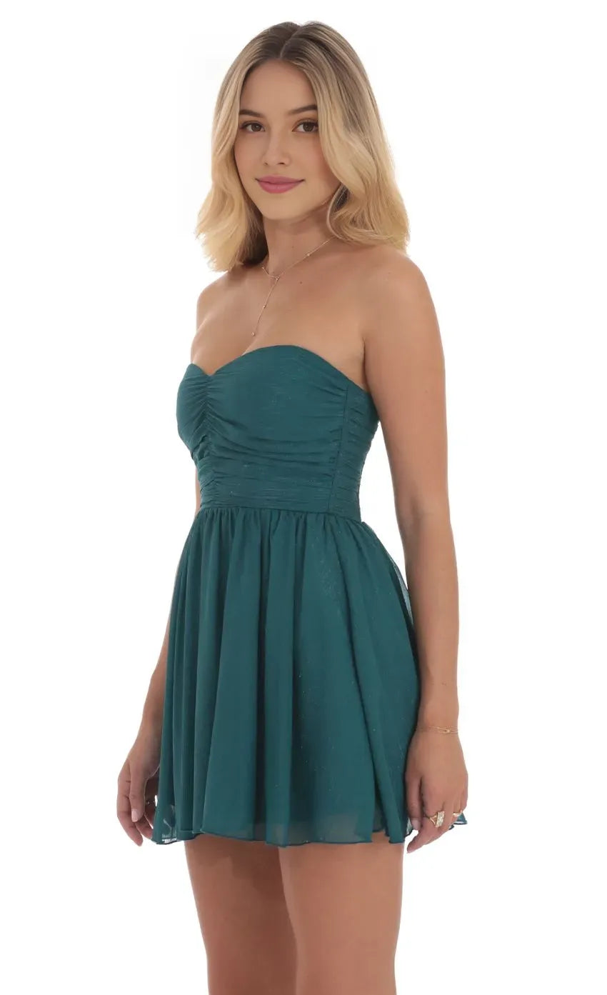 Elegant Strapless Emerald Green Chiffon Homecoming Dress Ruched Sweetheart Neckline  Flowy Skirt, Perfect for High School Dances and Memorable Campus Celebrations