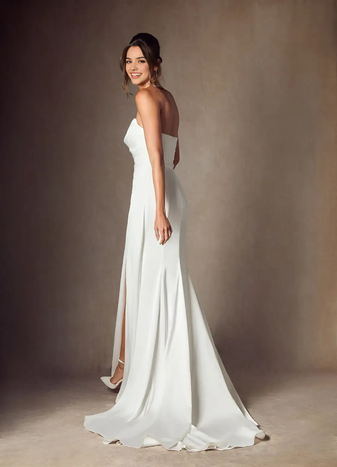 Elegant Strapless Mermaid Satin Satin Wedding Dress Ruched Bodice High Slit Train for Glamorous Weddings