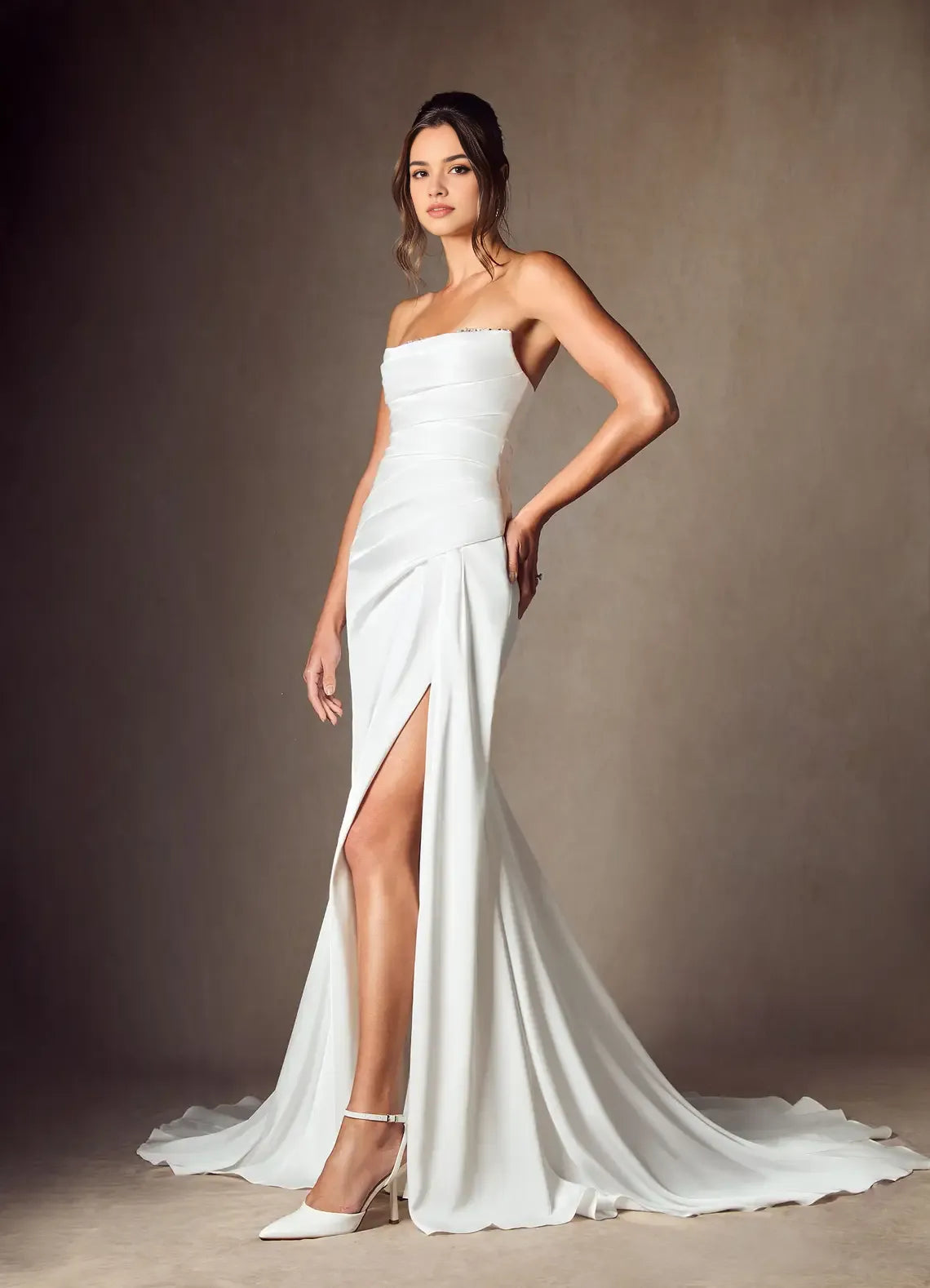 Elegant Strapless Mermaid Satin Satin Wedding Dress Ruched Bodice High Slit Train for Glamorous Weddings