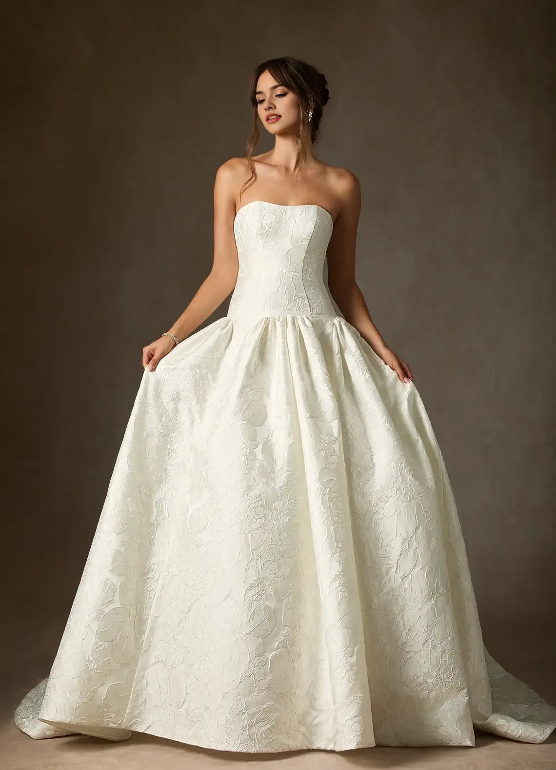 Elegant Straplesss weetheart neckline Gorgeous A-Line Wedding Dresses Floral Jacquard Fabric Structured Bodice Voluminous Skirt Train