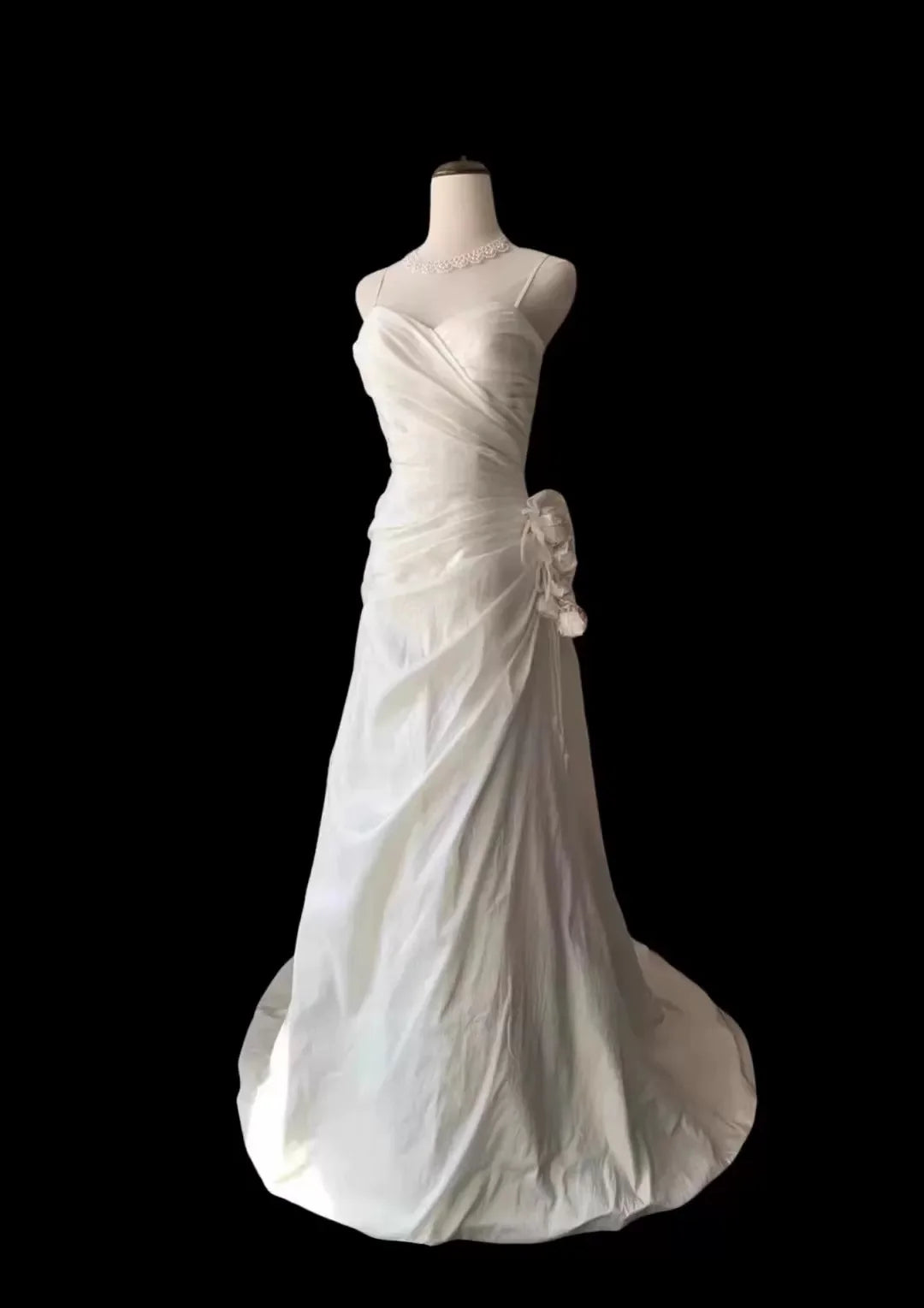 Elegant Trumpet Spaghetti-Strap Sleeveless Ruched White Satin Wedding Dresses