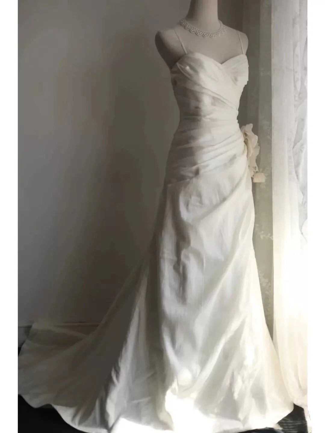 Elegant Trumpet Spaghetti-Strap Sleeveless Ruched White Satin Wedding Dresses