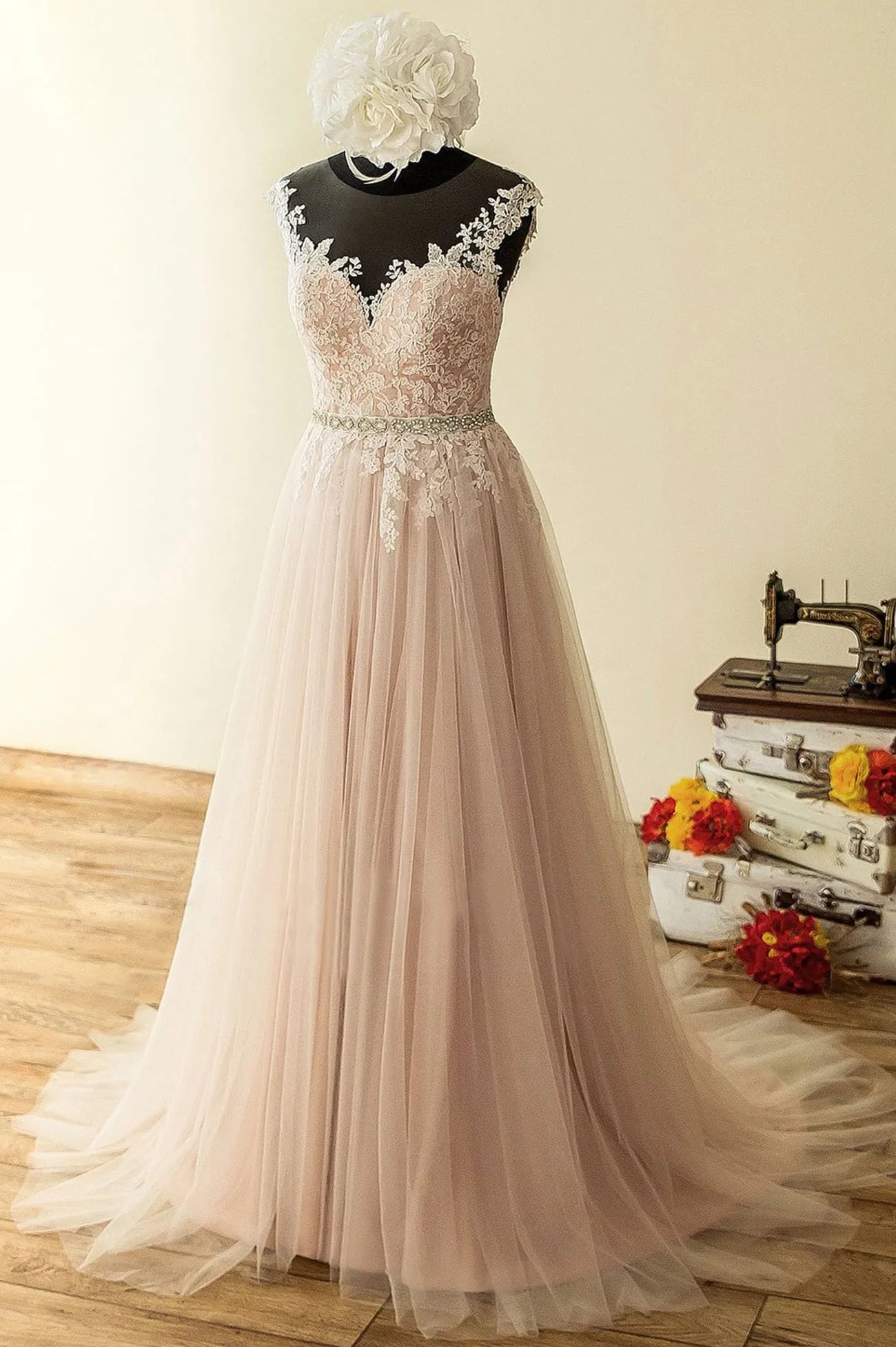 Elegant Tulle Lace Long Prom Dress A-Line Scoop Neckline Evening Dress