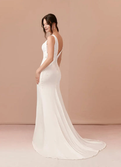 Elegant V - Neck Mermaid Lace Satin Wedding Dress with Intricate Appliqués and Flowing Train for Timeless Bridal Beauty