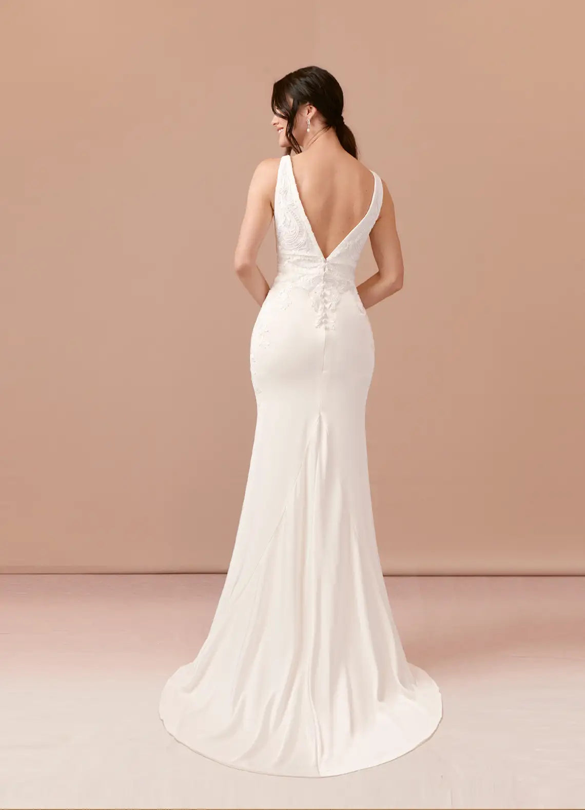 Elegant V - Neck Mermaid Lace Satin Wedding Dress with Intricate Appliqués and Flowing Train for Timeless Bridal Beauty