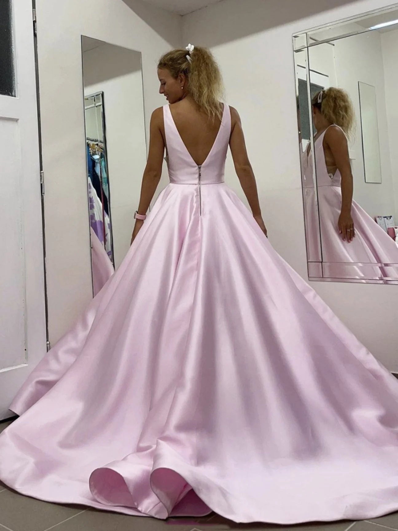 Elegant V-Neck Sleeveless Appliqué Pink Floor-Length Party Dress