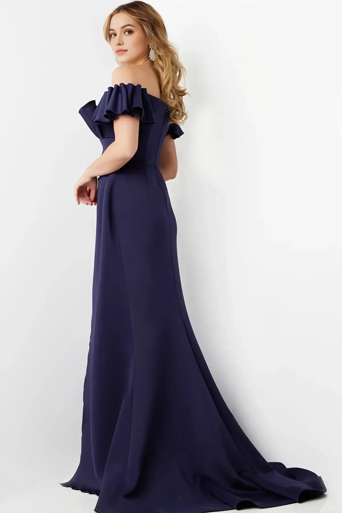 Elegant White Off - Shoulder Evening Dress with Ruffled Neckline and High Slit