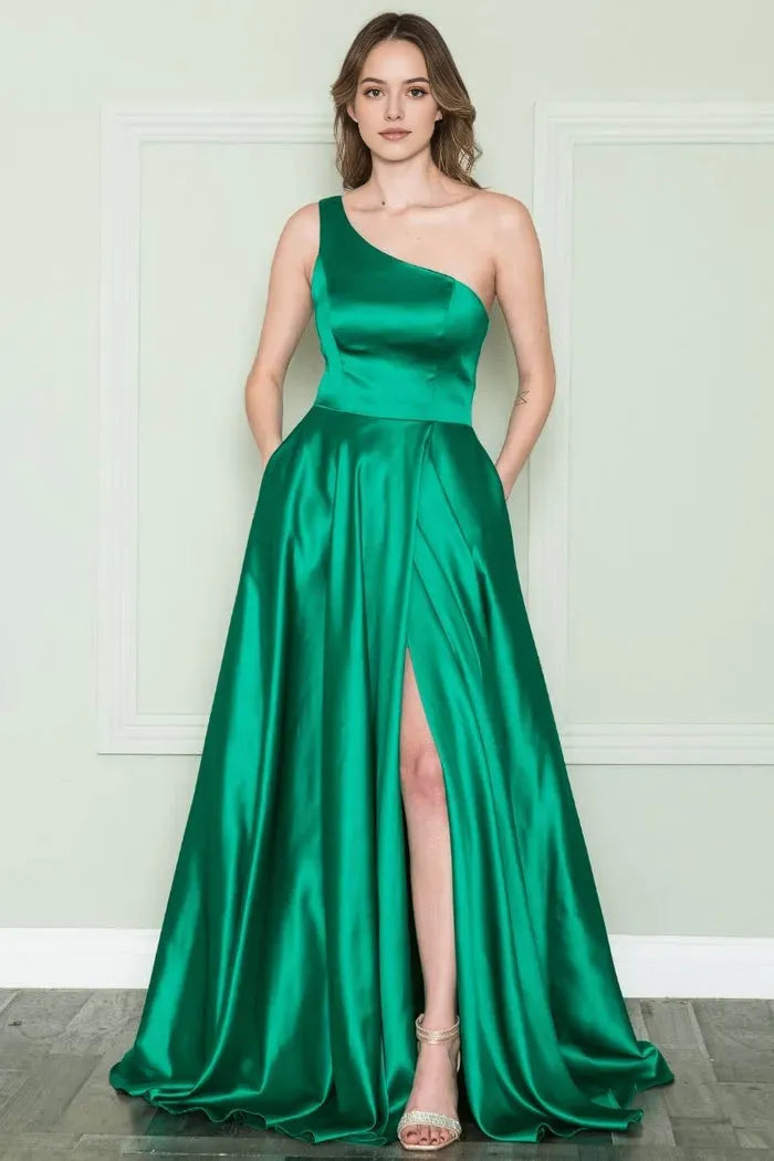 Elegant Emerald Green Satin One Shoulder Evening Gown with and High Side Slit for Formal Events