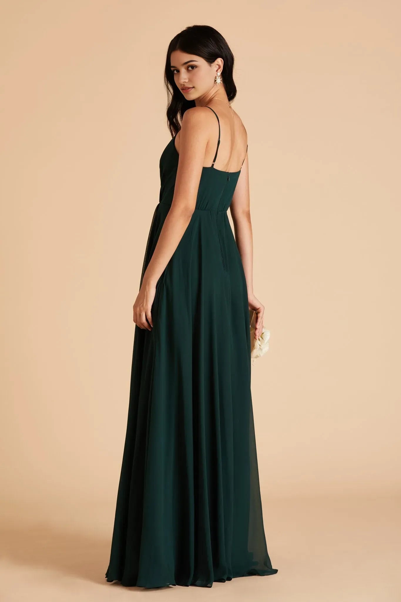 Emerald Green Chiffon Deep V Neck Prom Dress with Cross Ruched Bodice Century Versailles Gala Inspired Gown for Regal Formal Evenings ﻿