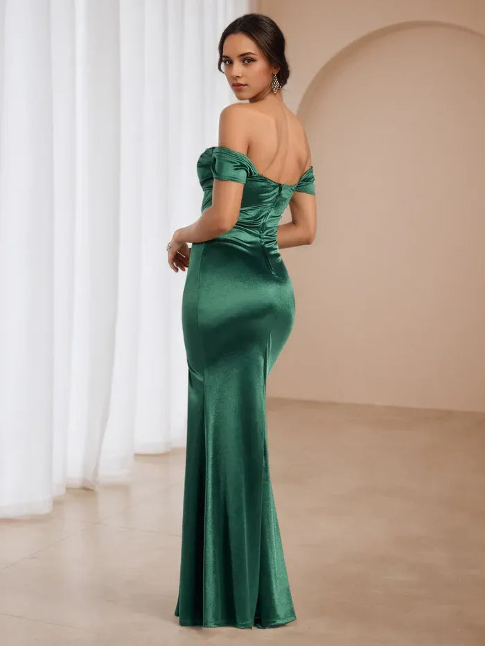 Emerald Green Satin Prom Dress Off - Shoulder Neckline Ruched Bodice Side Slit for Timeless Gala Elegance
