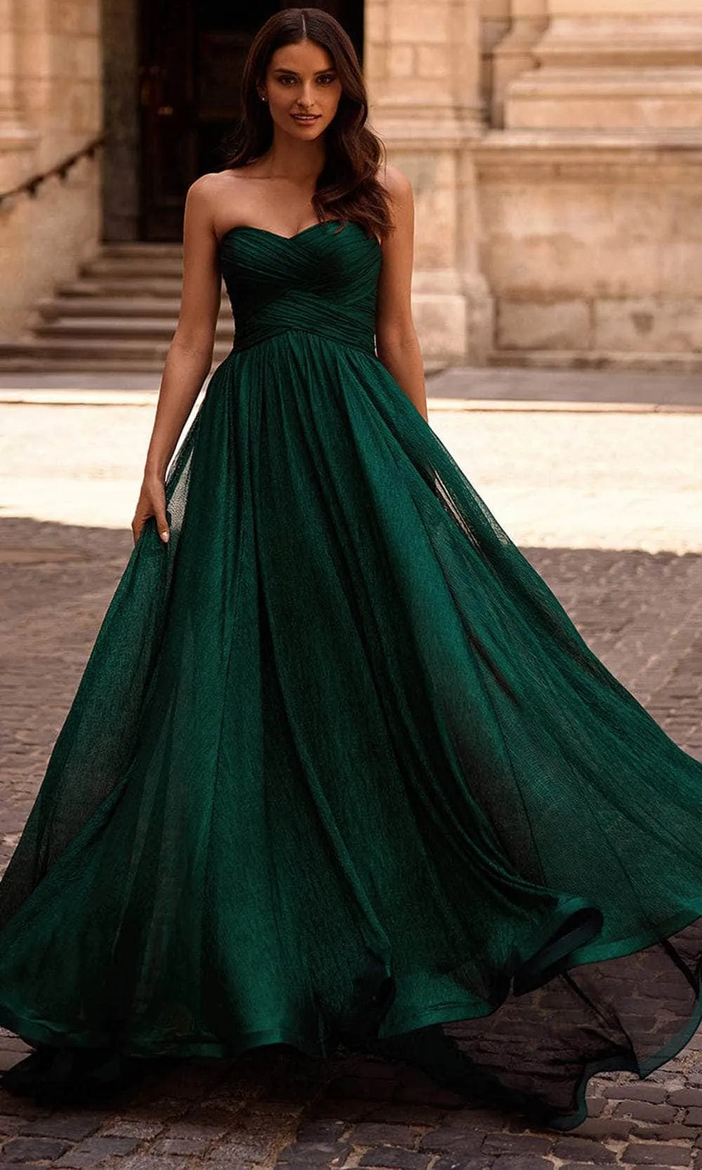 Emerald Green Strapless Evening Dresses with Draped Bodice Flowy Skirt and Train for Formal Occasions