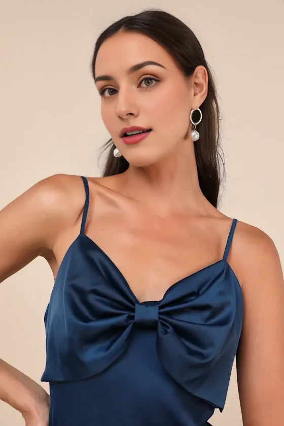 Extravagantly Sleek White Satin Sleeveless Bow Evening Dresses
