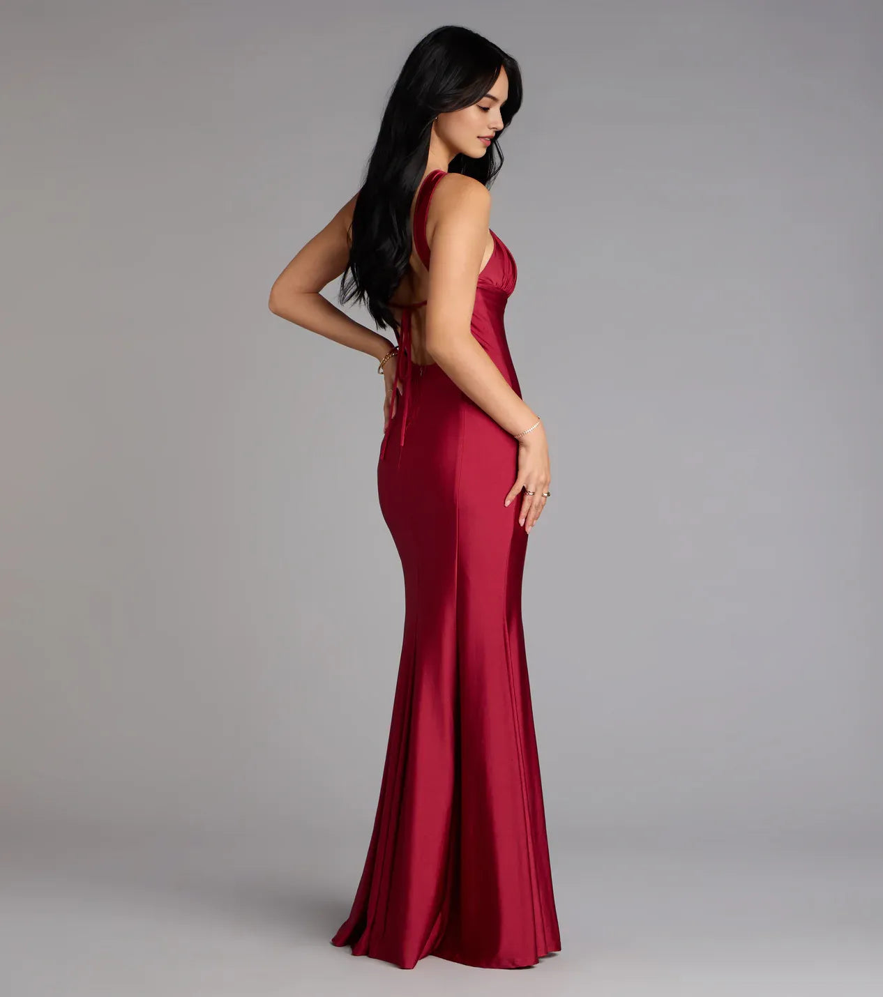 Fashionable Burgundy Halter cutout neckline Neck Keyhole Mermaid Maxi Dress Prom Dress