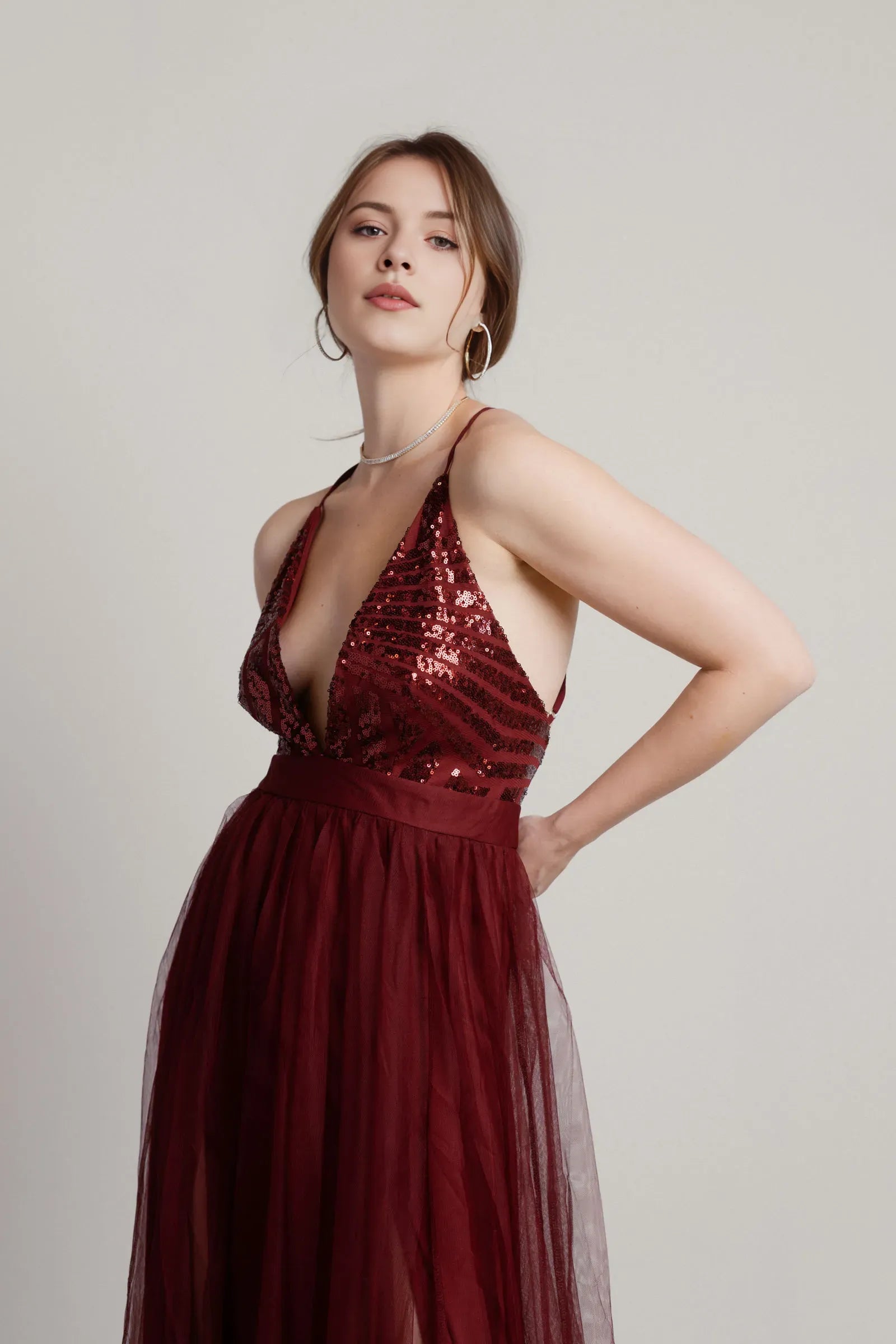 Fashionable Wine A-Line Deep V-Neck Sleeveless Sequin Embellished Back Zip High-Slit Tulle Prom Dresses Hot Sale