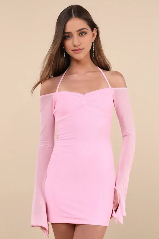 Flirty Silhouette Light Pink Mesh Long Sleeve Halter Homecoming Dresses ﻿