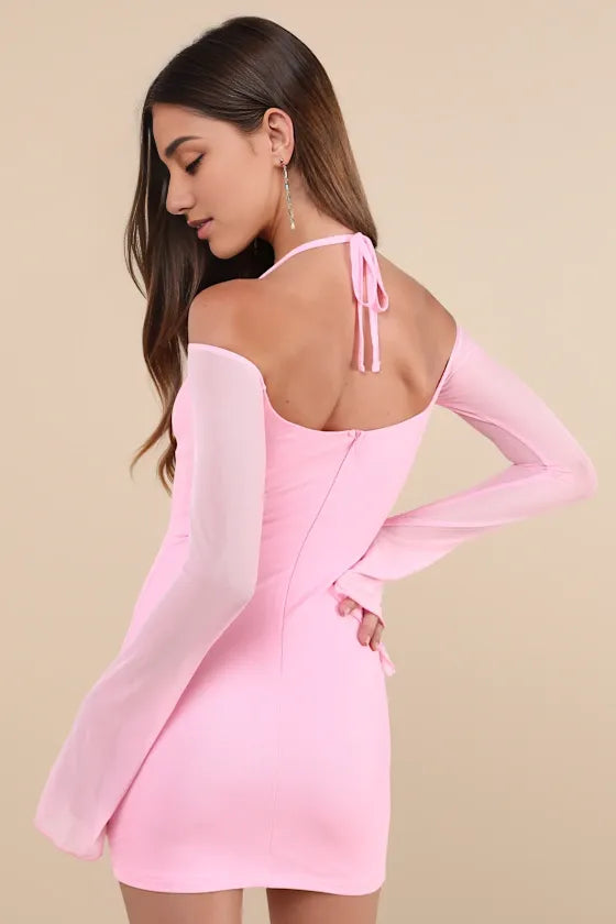 Flirty Silhouette Light Pink Mesh Long Sleeve Halter Homecoming Dresses ﻿