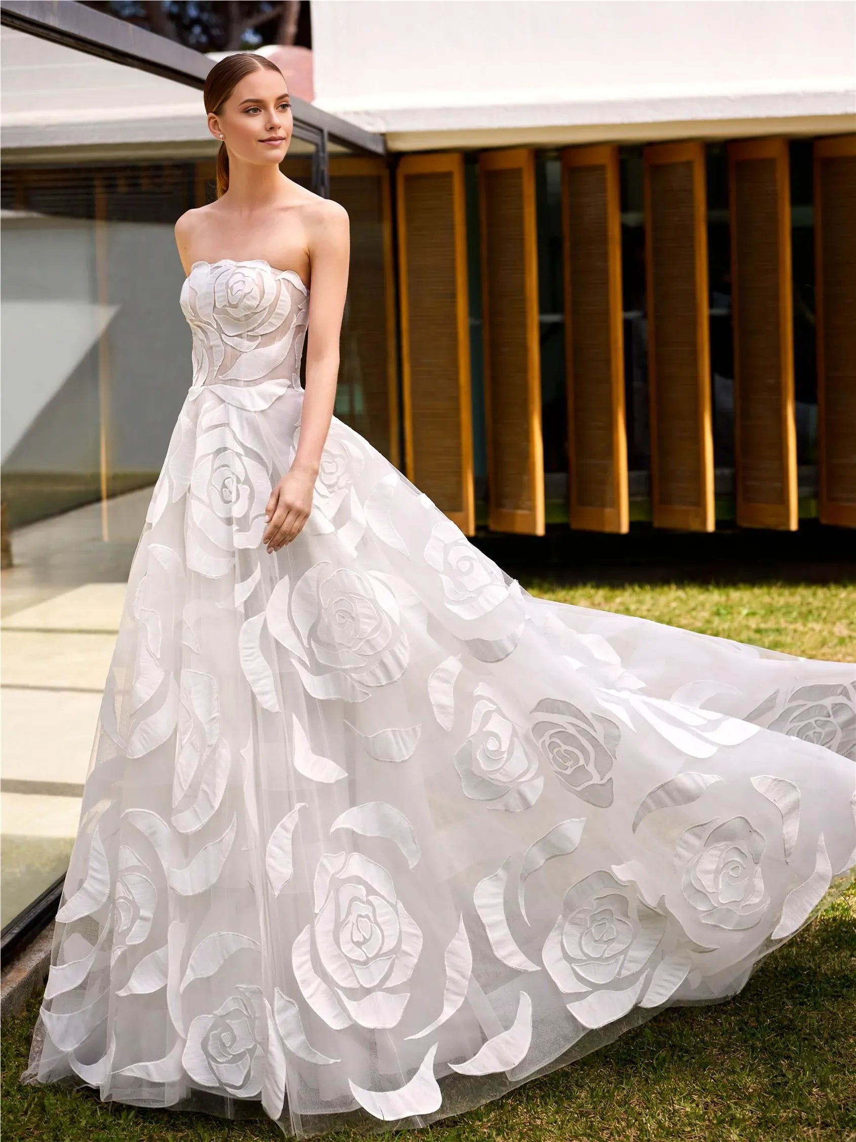 Glamorous A-line Strapless Sleeveless Floral-Appliques Lace Open-Back Back Zip Sweep/Brush Train Wedding Dress