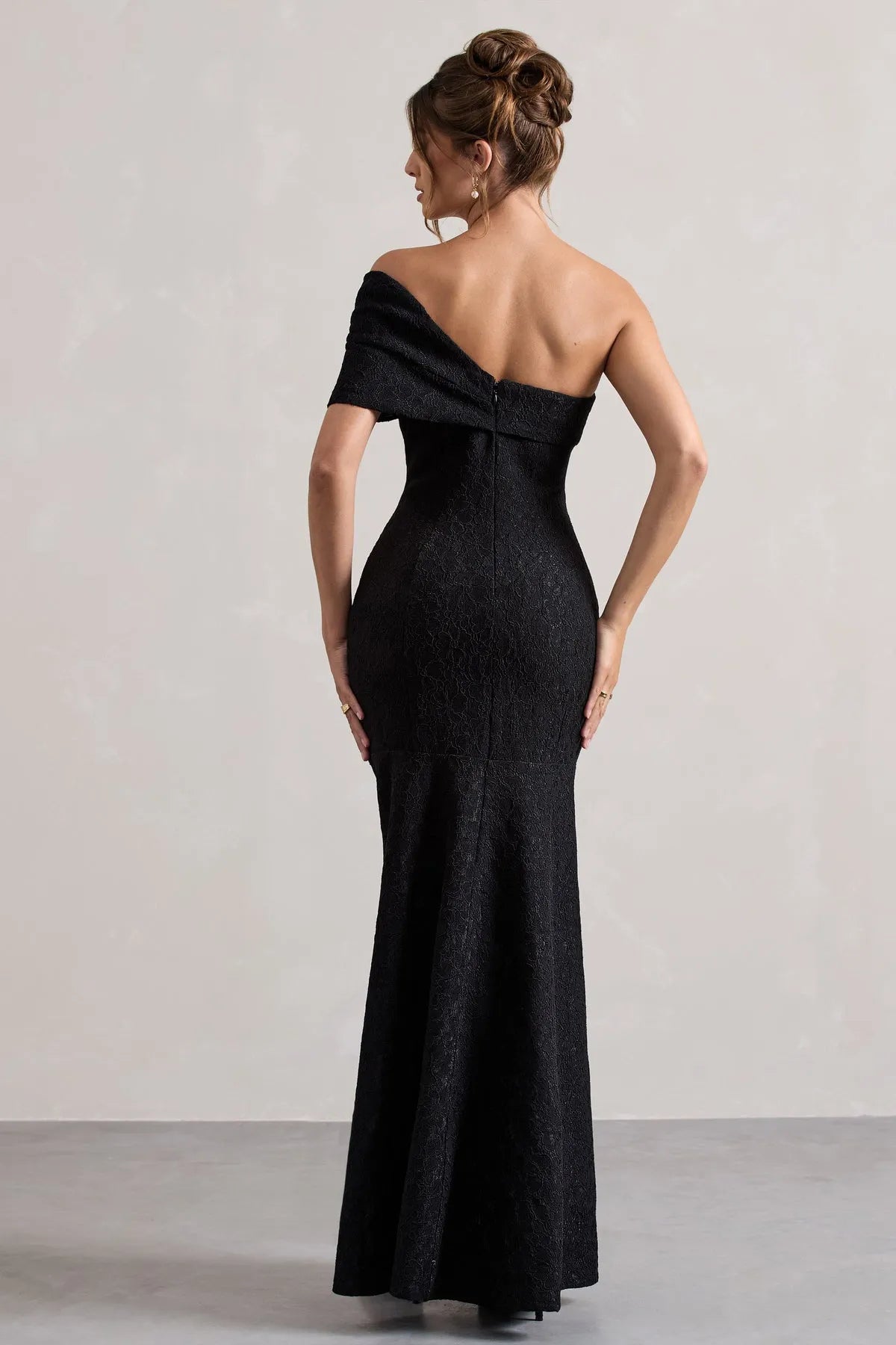 Glamorous Black One Prom Dresses Embellished Lace Trumpet Gown Ideal for Luxurious Ball Events and Formal Evening Celebrations