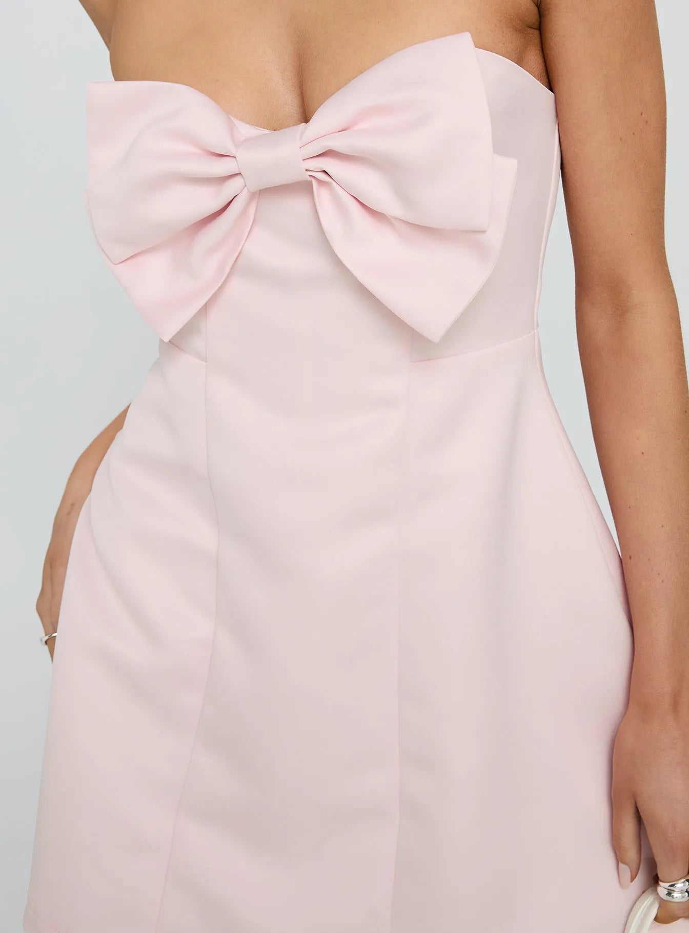 Glamorous Blush Pink Strapless Homecoming Dresses Oversized Bow Front Structured Fit Mini Silhouette for Unforgettable Nights
