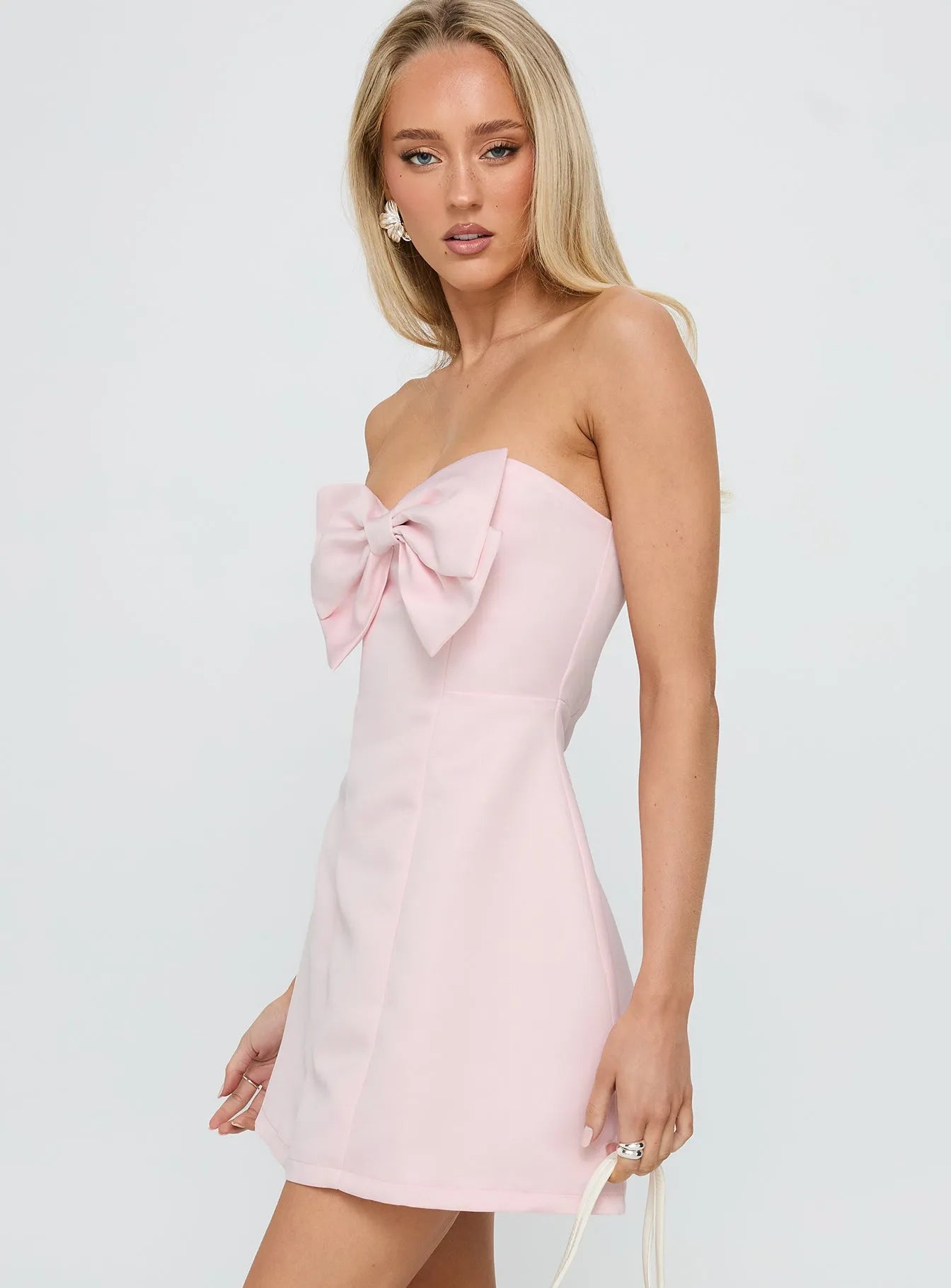 Glamorous Blush Pink Strapless Homecoming Dresses Oversized Bow Front Structured Fit Mini Silhouette for Unforgettable Nights