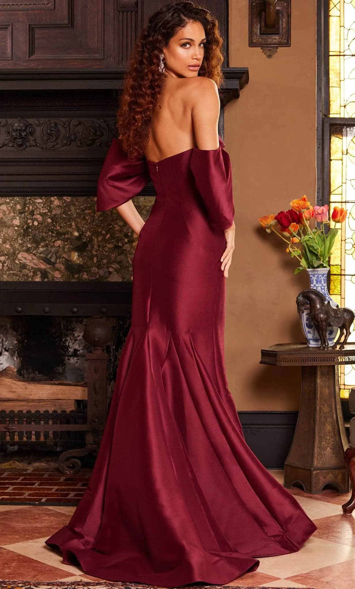 Glamorous Burgundy Satin Strapless Mermaid Evening Dresses with Off Shoulder Bow Sleeves  A Luxurious Choice for Formal Black Tie Weddings and Elegant Soir¨¦es
