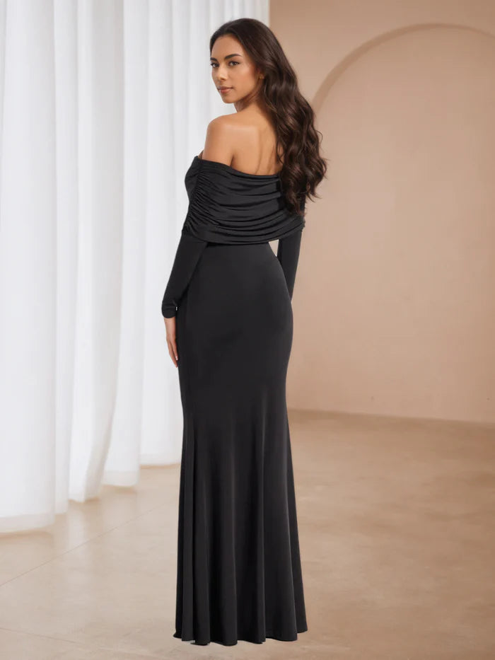 Glamorous Emerald Green Ruched Prom Dress Square Neckline Thin Straps  Sculpted Fit to Elevate Gala Style