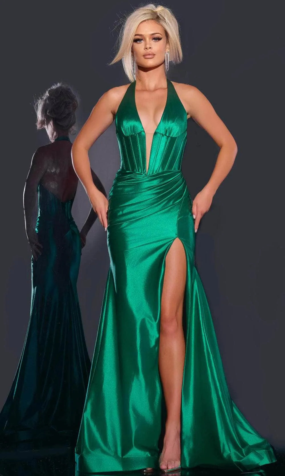 Glamorous Emerald Green Satin Halter Neck Prom Dresses with Corset Bodice Draped Skirt and High Side Slit for Formal Occasions