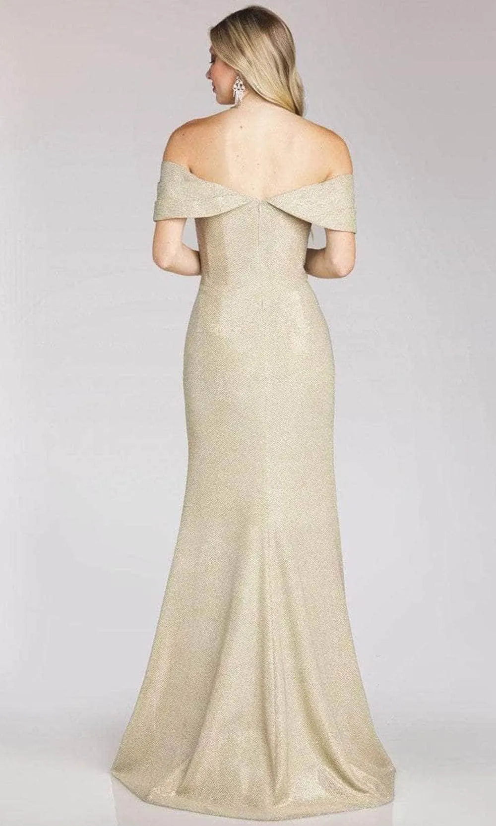 Glamorous Gold Off - Shoulder Evening Dress with Pleated Bodice and High Side Slit for Formal Occasions