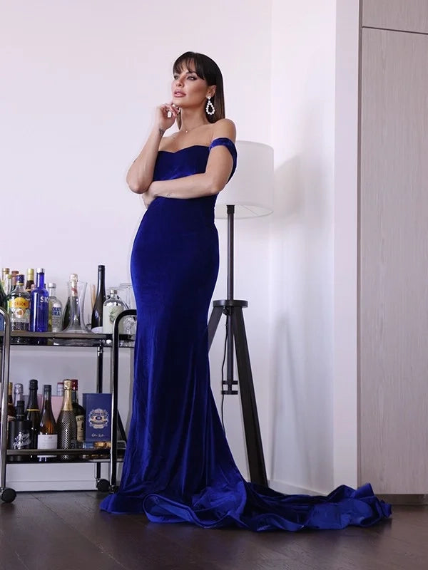 Glamorous Mermaid Off-Shoulder Velvet Royal Blue Maxi Prom Dress