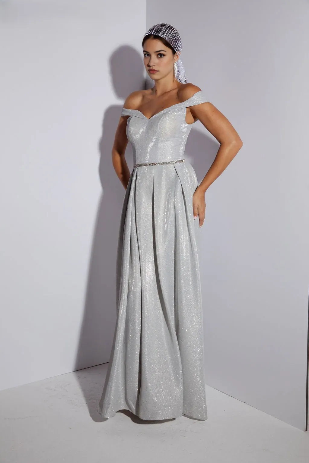 Glamorous Off - Shoulder Champagne Shimmer Prom Gown with High Side Slit and Crystal Belt for Enchanting Evenings”