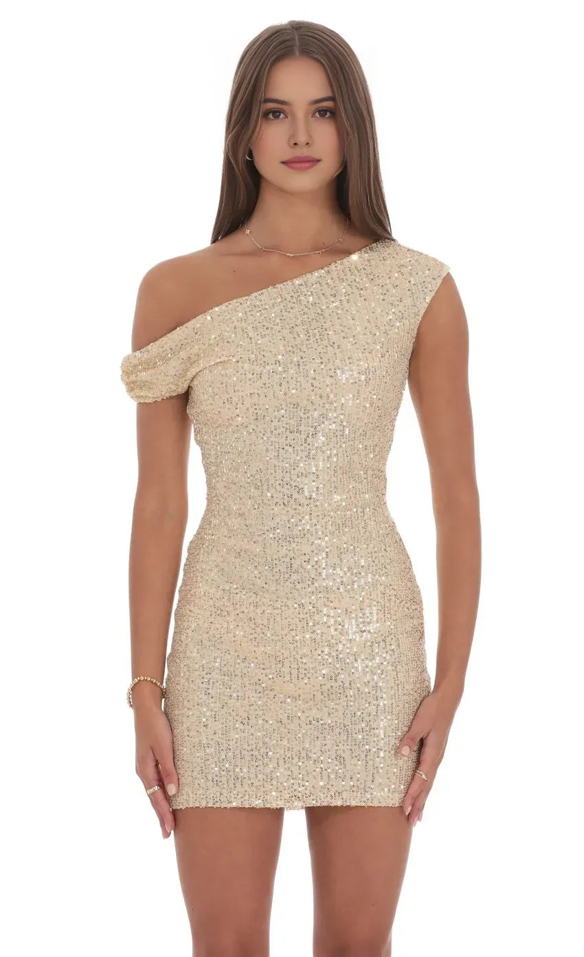 Glamorous One Shoulder Gold Sequin Homecoming Dress Sparkling Bodycon Mini Gown for School Dance Perfect for Prom Nights Elegant Campus Celebrations
