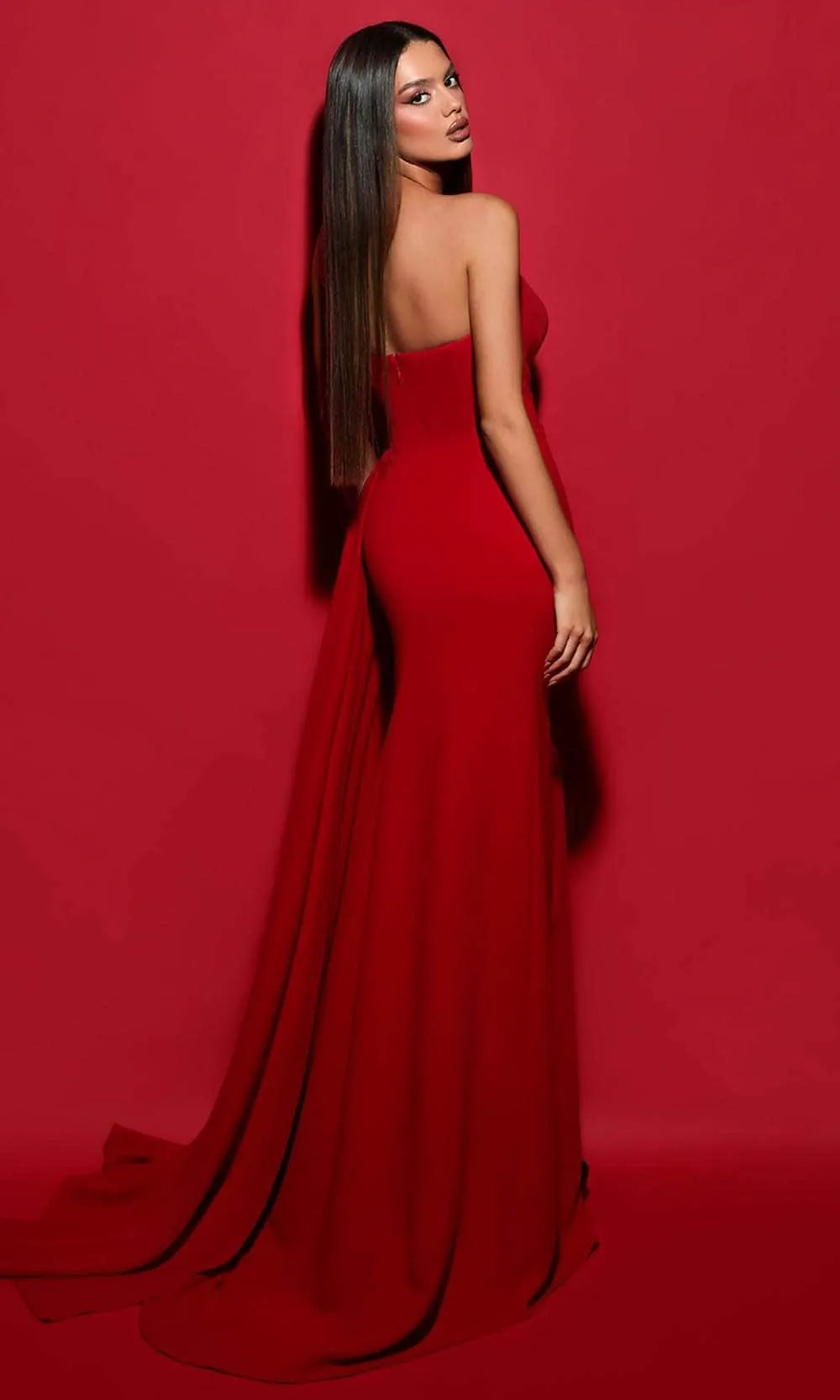 Glamorous Red Strapless Evening Dresses with Draped Front High Side Slit and Flowing Train for Formal Occasions