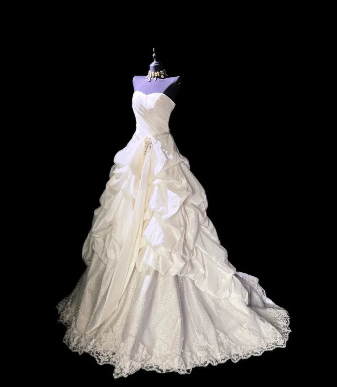 Glamorous Strapless Lace Pleated Sleeveless Ivory Satin Wedding Dresses