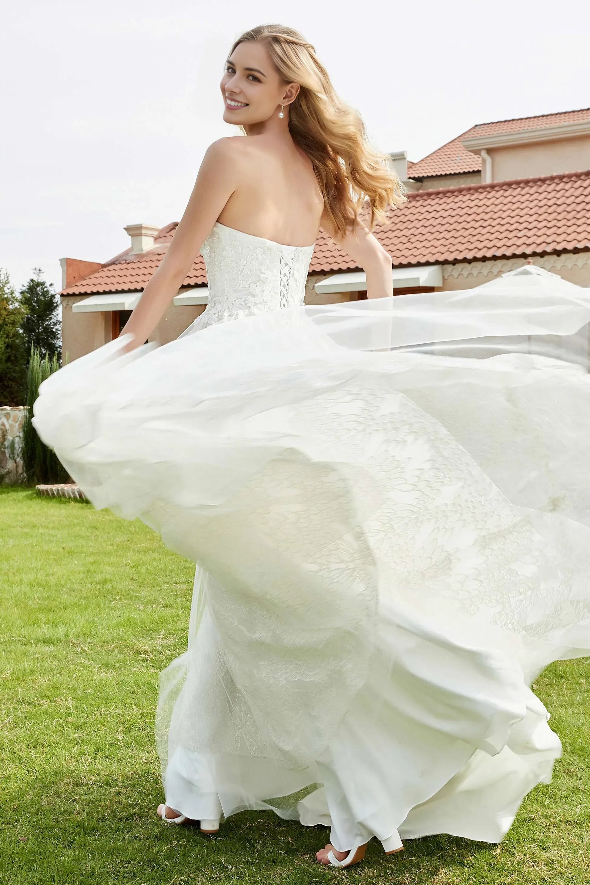 Gorgeous Ballgown Sweetheart Neck Strapless Open Back Floor-Length Applique Tulle Wedding Dresses