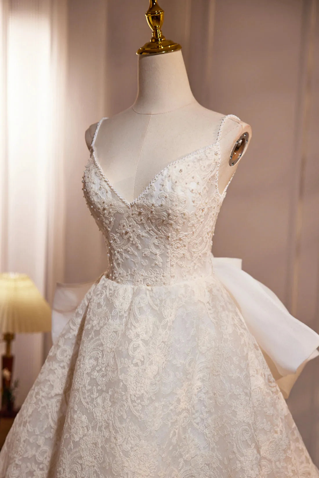 Light Champagne V-Neck Lace Long Prom Dress A-Line Spaghetti Straps Backless Party Dress with Bow