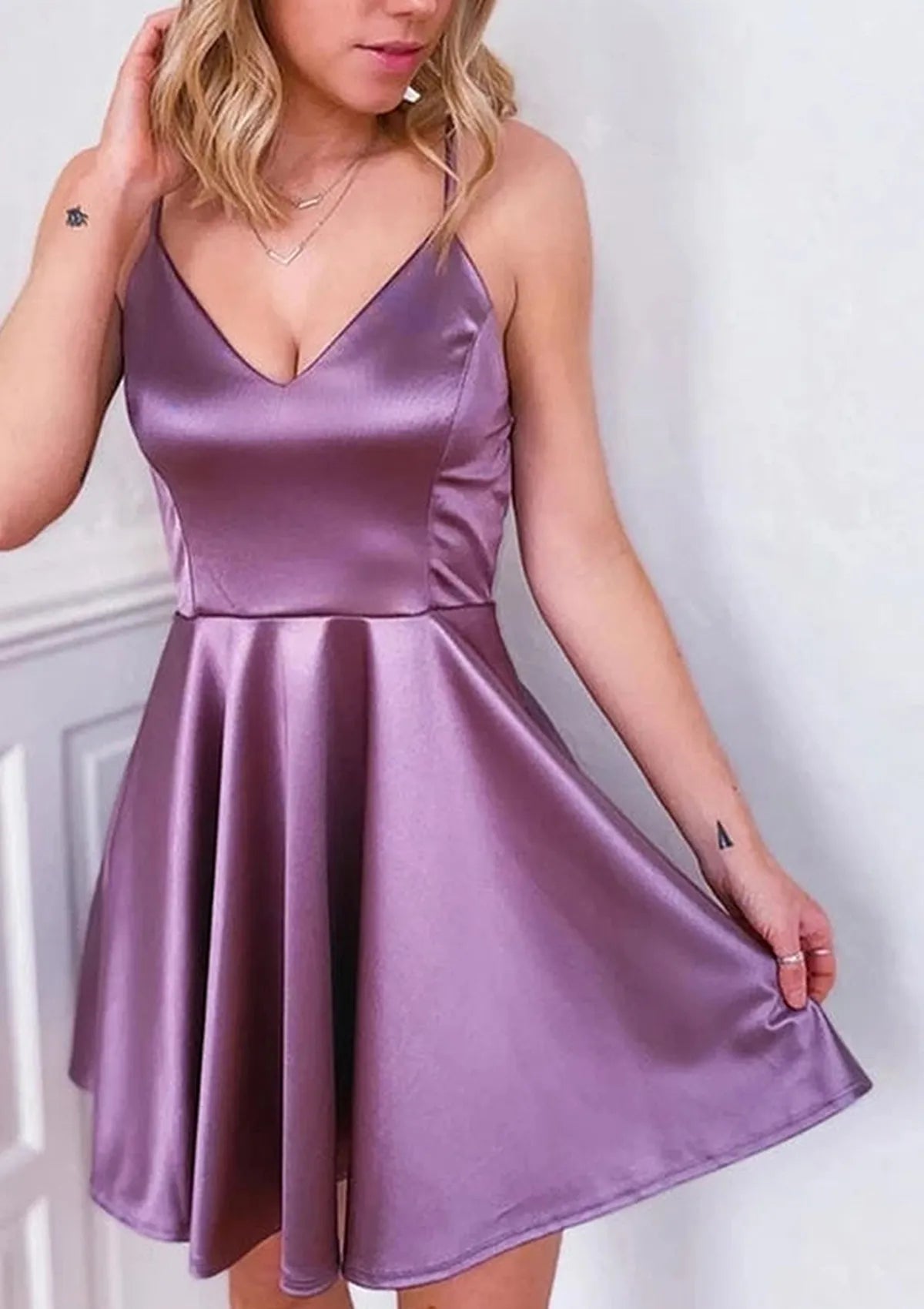 Lilac Satin Homecoming Dress with Spaghetti Straps Deep V  Neckline and Flared Skirt Effortless Elegance for Memorable School Reunion Moments