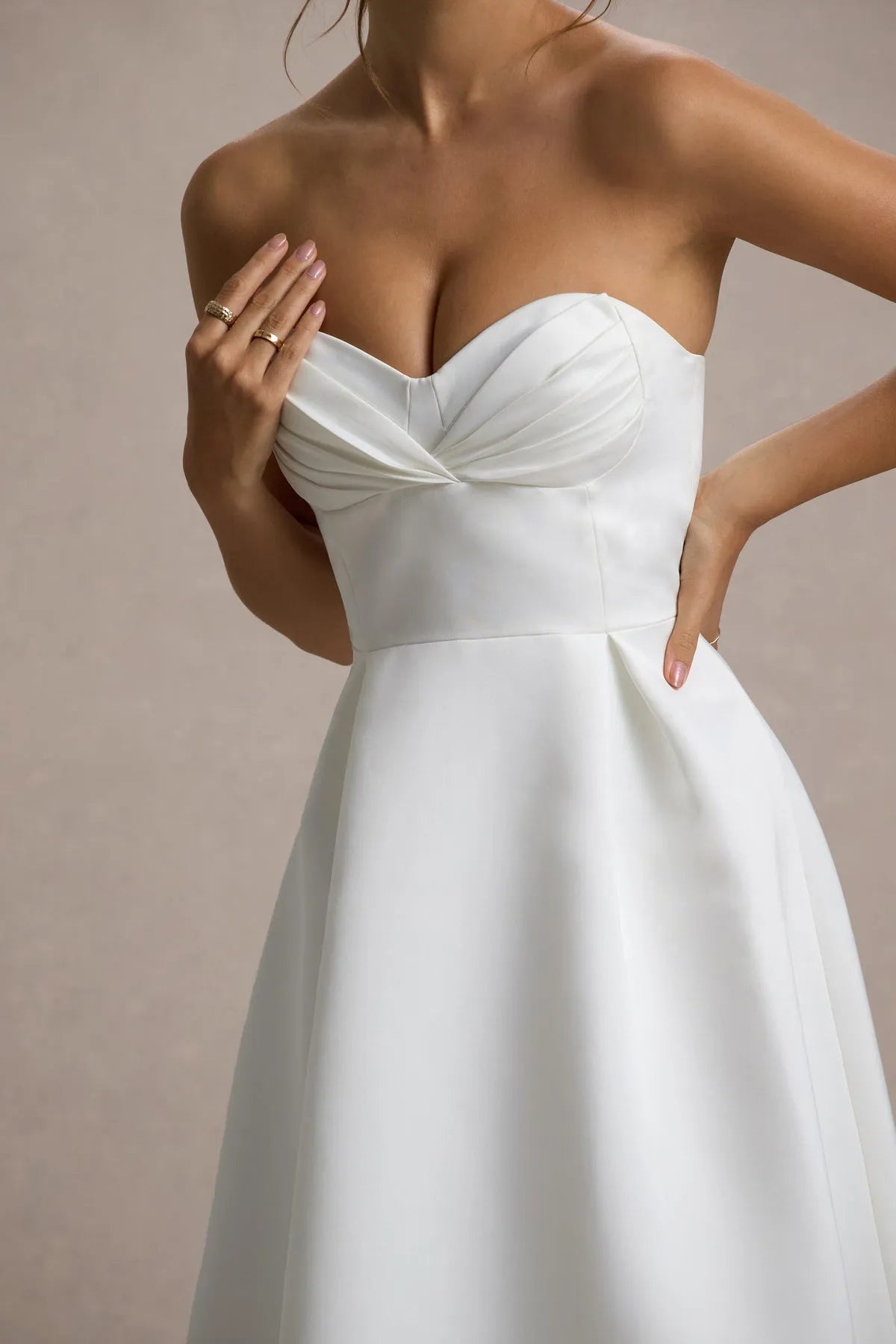 Luxurious Ivory Satin Strapless Prom Dresses Ruched Sweetheart Neck Midi Length Refined Fit for Proms Weddings