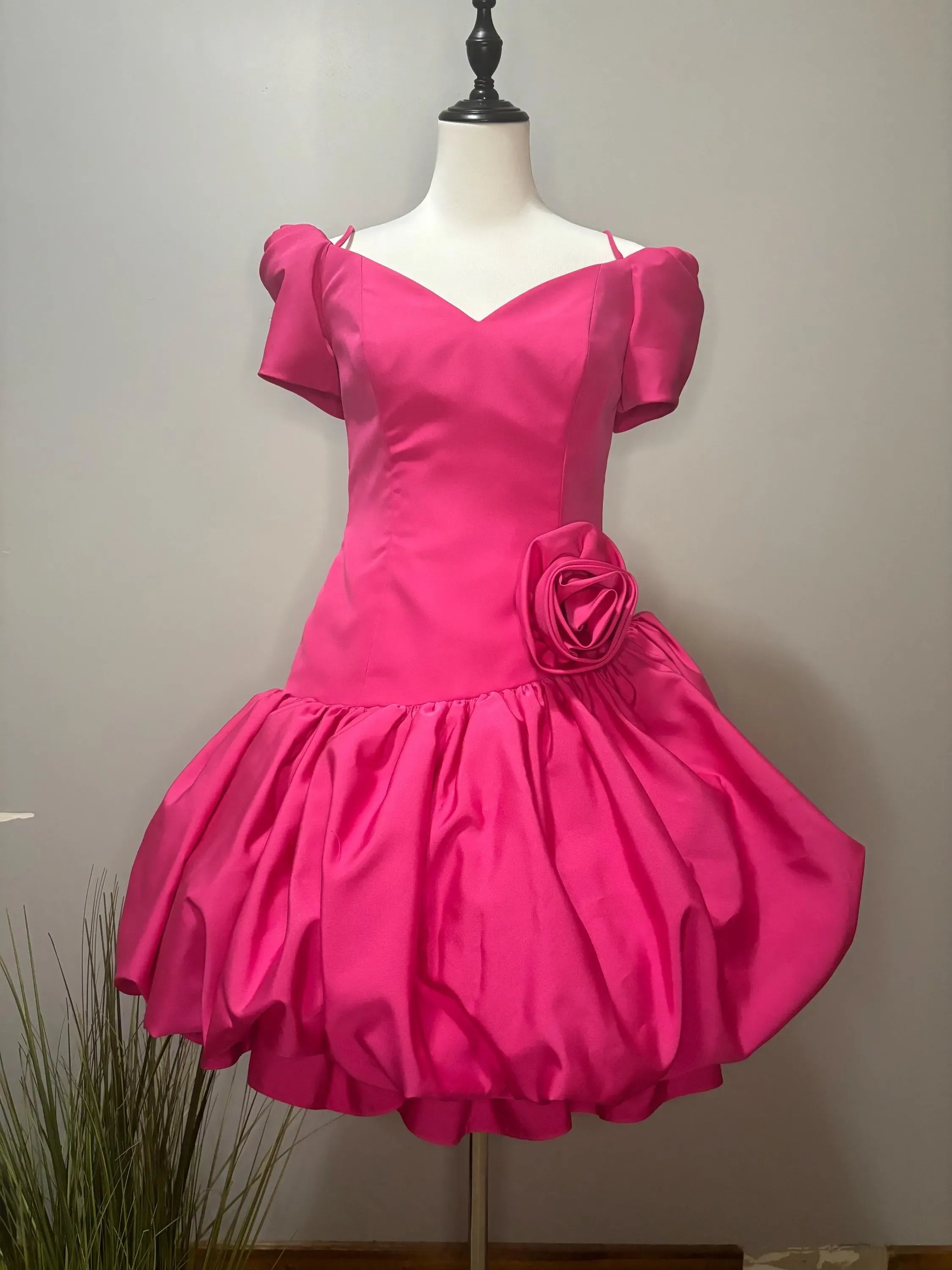 Playful A-Line V Neck Short-Sleeved Floral-Appliqued Hot Pink Mini-Length Prom Dress For Women Ready To Ship