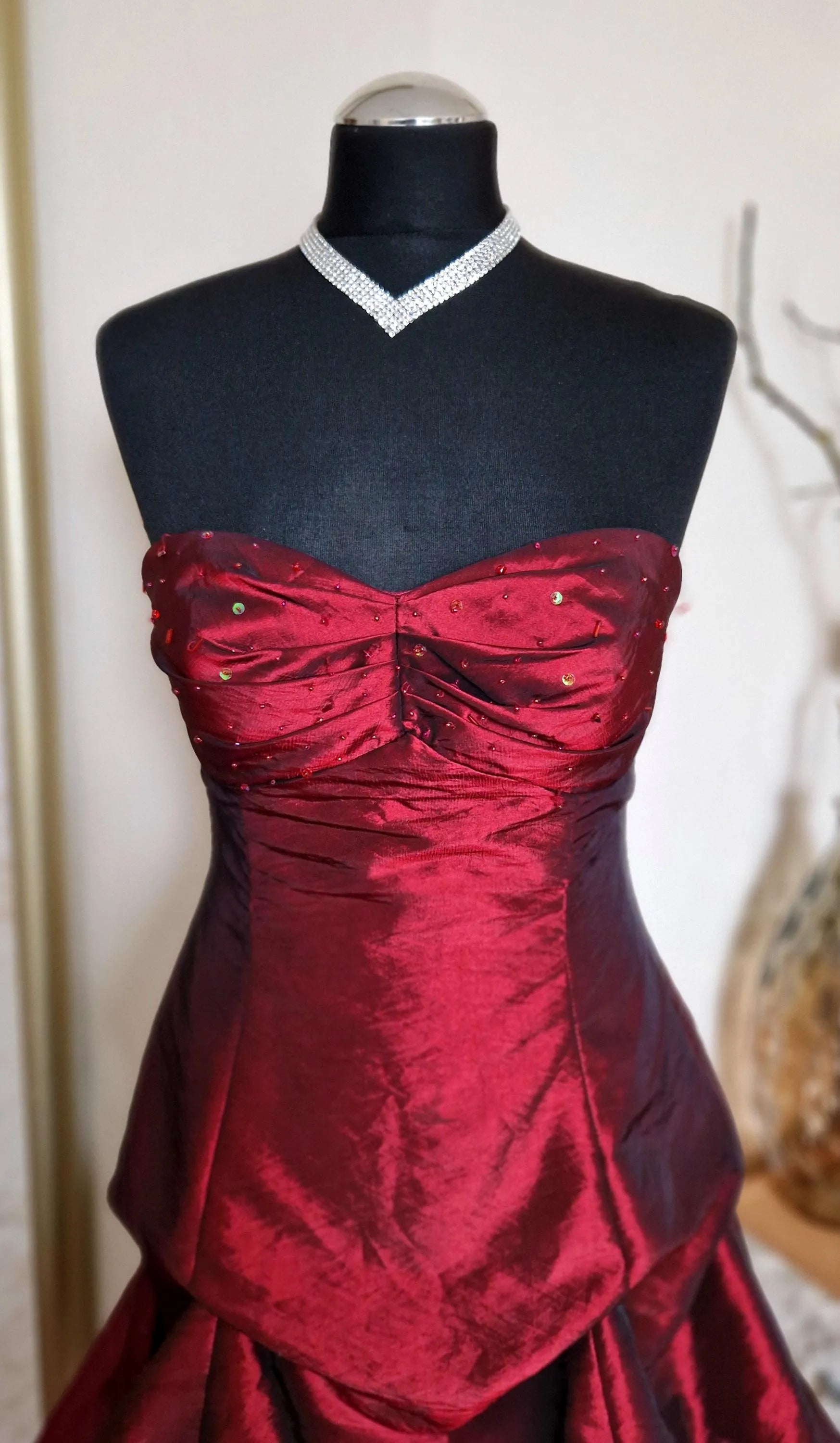 Pretty A-Line Strapless Beaded Bow Taffeta Burgundy Short Homecoming Dress