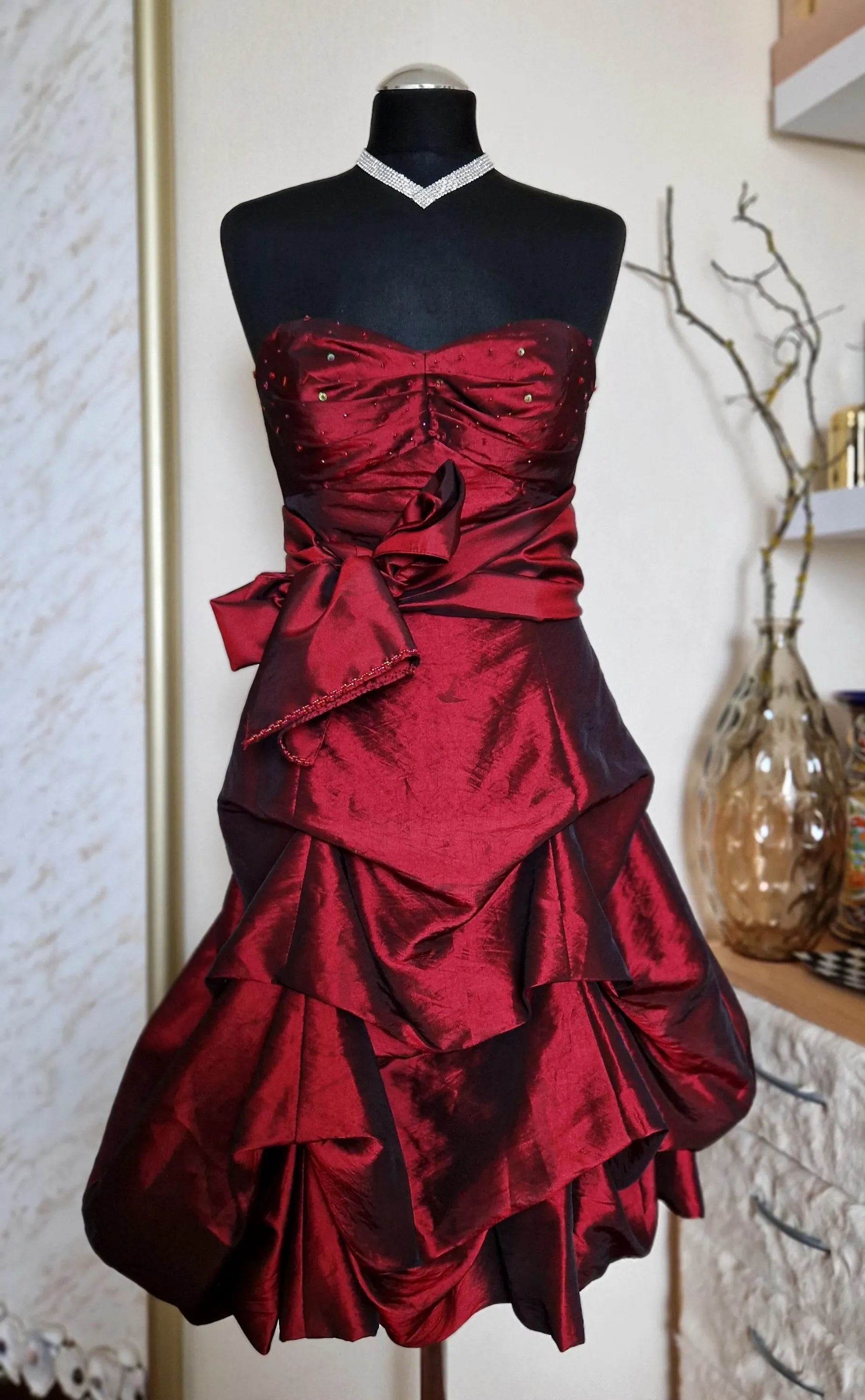 Pretty A-Line Strapless Beaded Bow Taffeta Burgundy Short Homecoming Dress