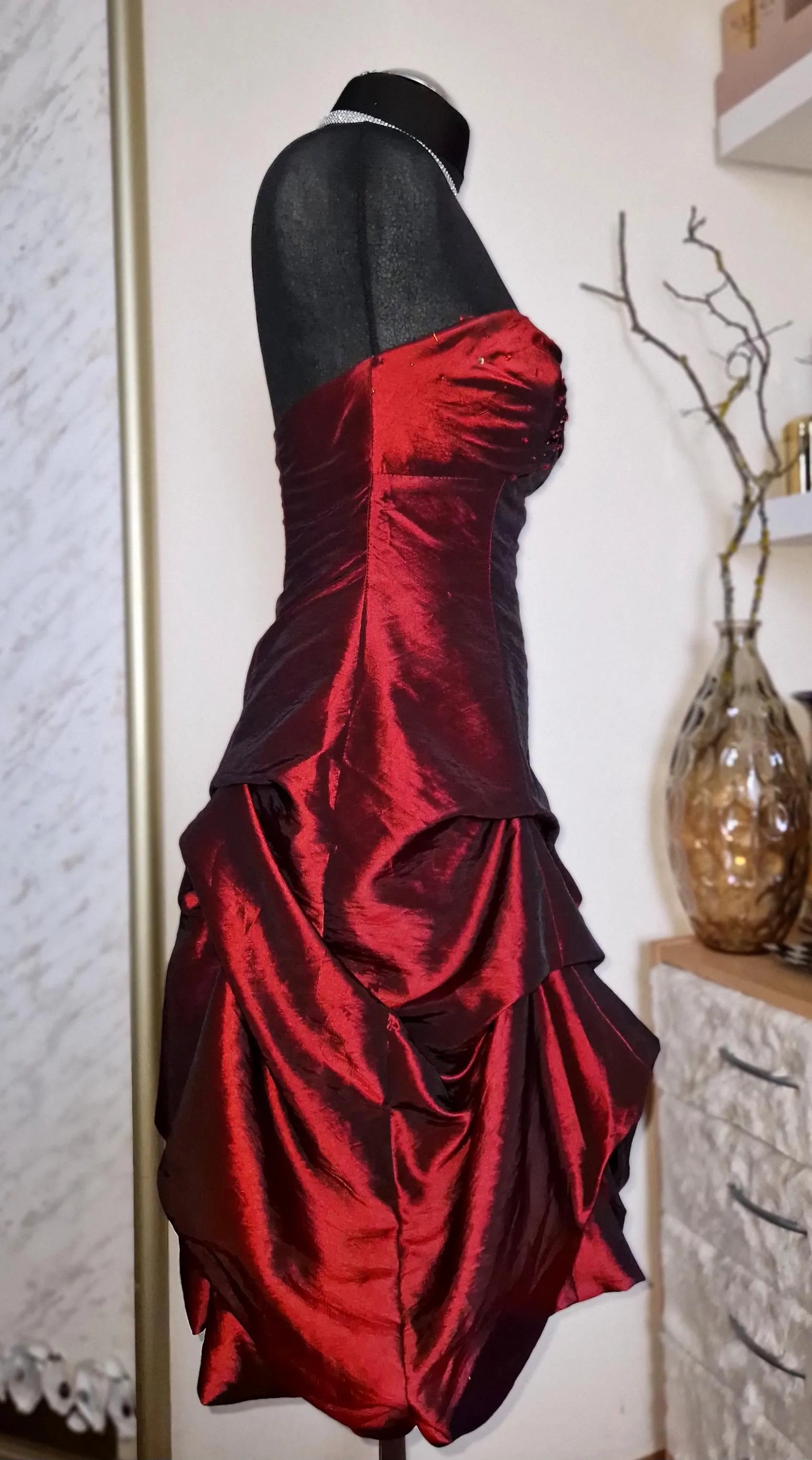 Pretty A-Line Strapless Beaded Bow Taffeta Burgundy Short Homecoming Dress