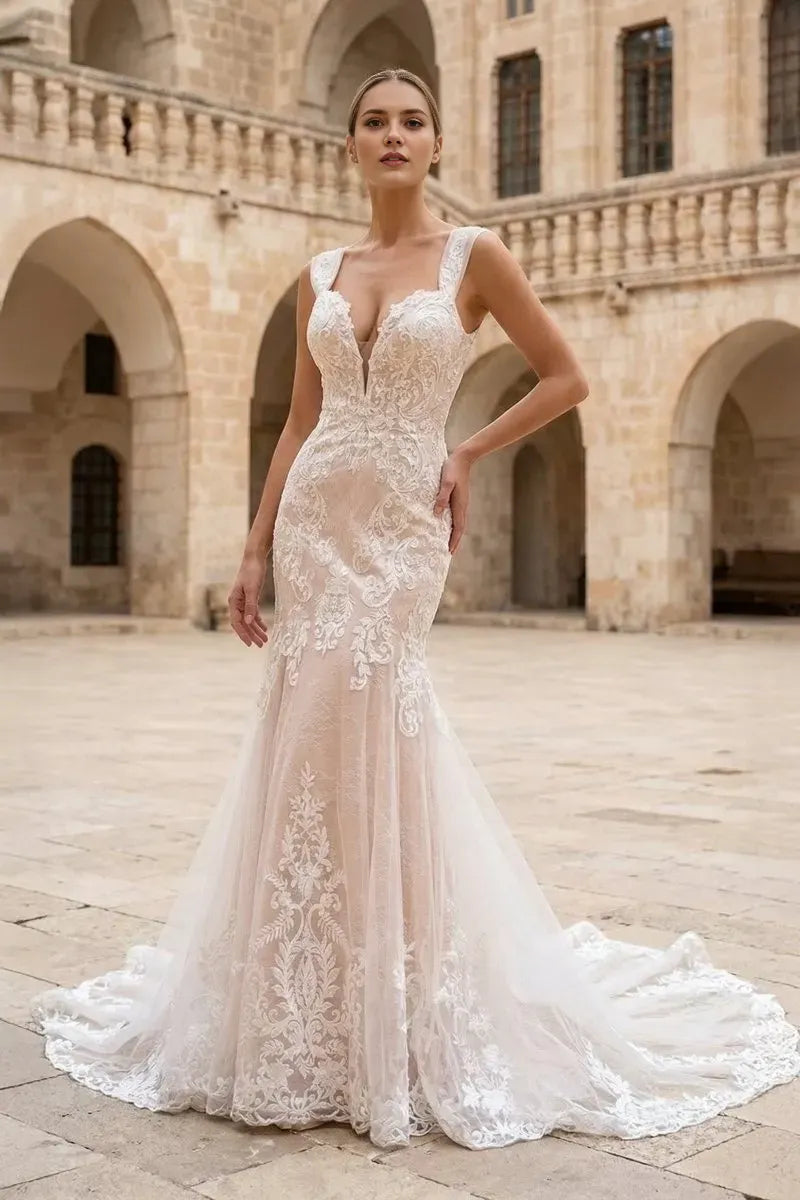 Romantic Mermaid V-Neck Sleeveless Lace-Back Sweep Train Lace Wedding Dresses with Appliqued