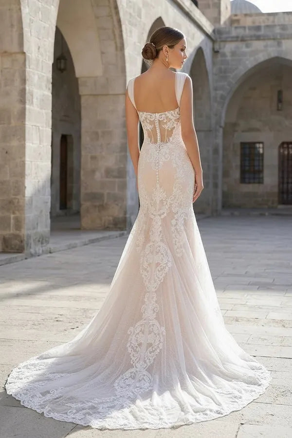 Romantic Mermaid V-Neck Sleeveless Lace-Back Sweep Train Lace Wedding Dresses with Appliqued