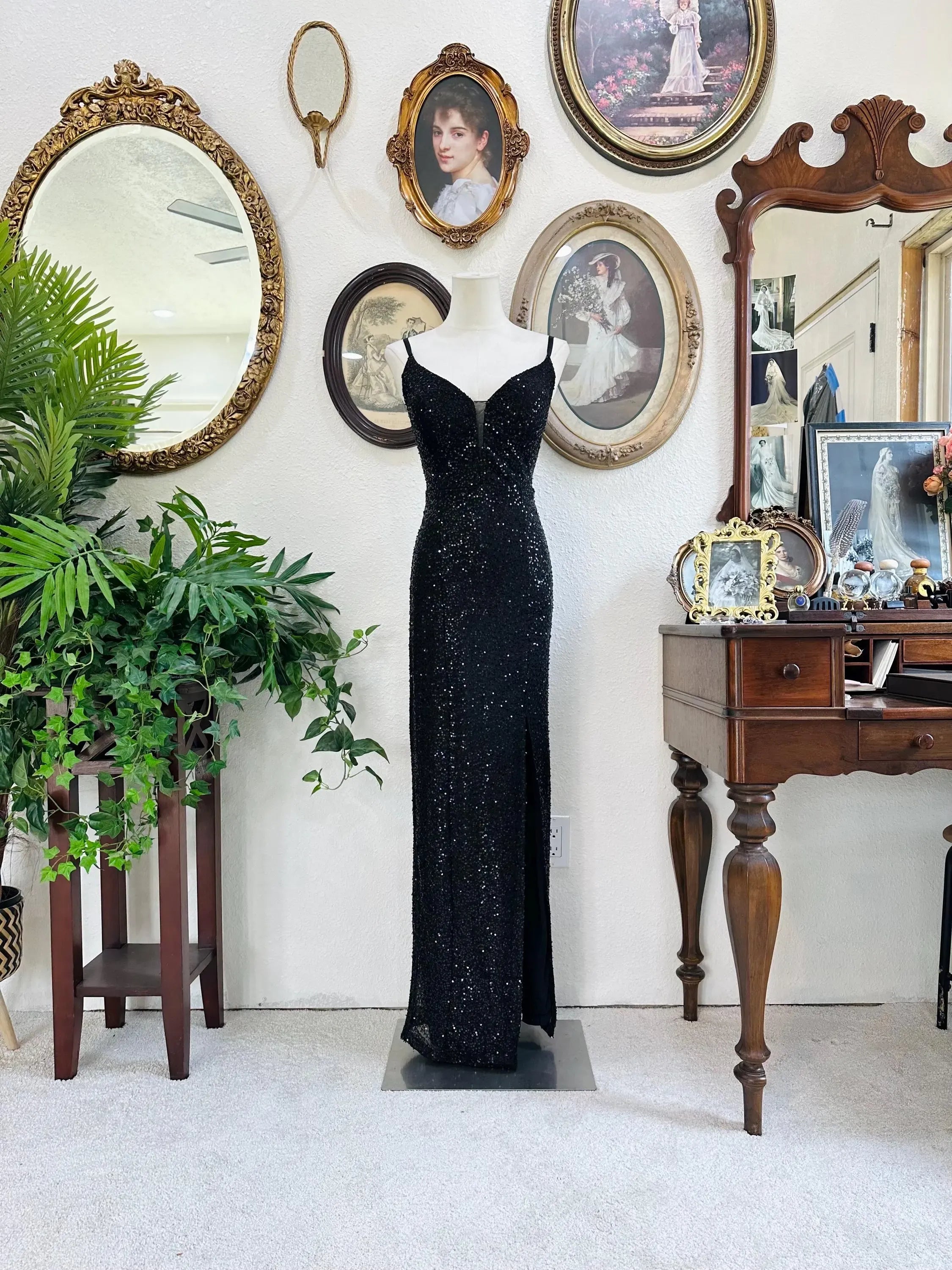 Shiny Mermaid Spaghetti-Strap Sequin Black Long Evening Dress With Slit Buy