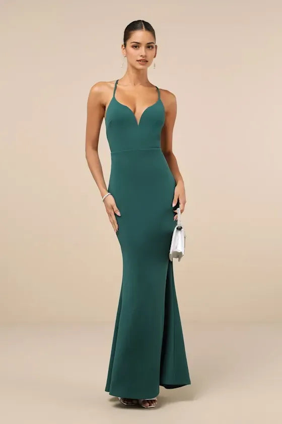 Sophisticated Spaghetti-Strap Prom Dress in Emerald Green with Plunging V-Neckline and Mermaid Silhouette for Formal Events