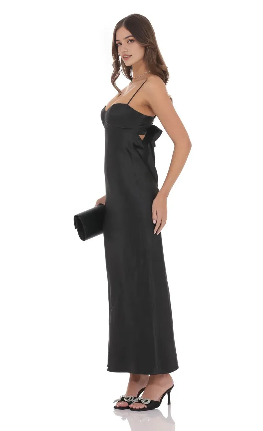 Stylish Black Prom Dress with Spaghetti Straps and Sweetheart Neck Ideal for Sophisticated Prom Celebrations