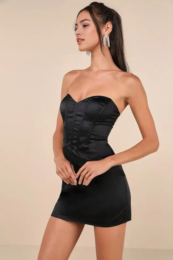 Sultry Black Satin Corset Homecoming Dress Strapless Sweetheart Neckline Bodycon Fit  Command Attention at Your School Dance